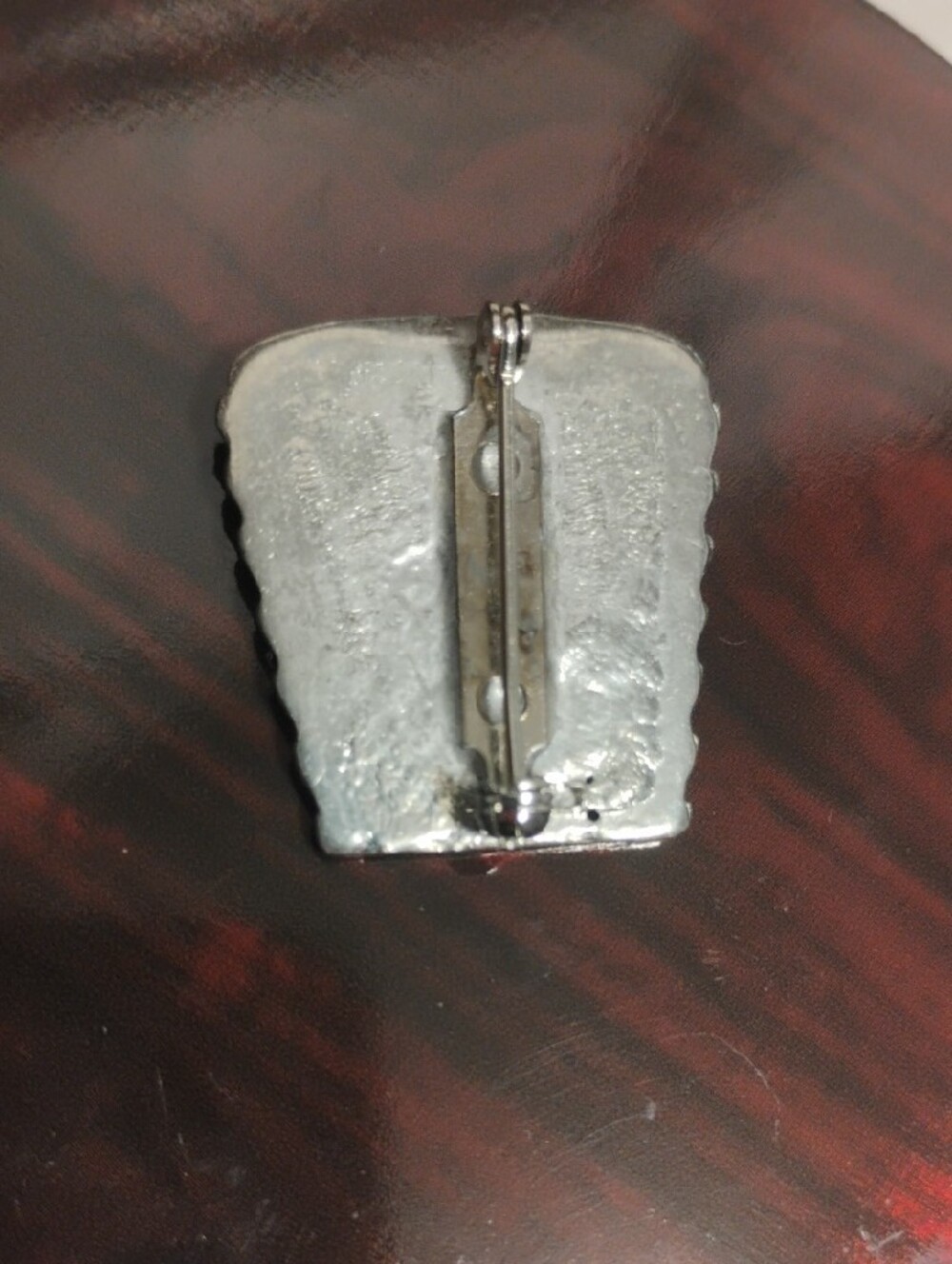 Native Design Silver Tone Wolf Head Brooch - Picture 2 of 4